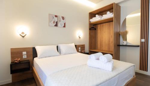 One-Bedroom Deluxe Apartment