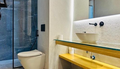 One-Bedroom Apartment with Sea View