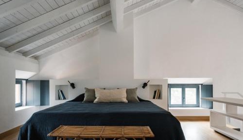 Suite with Mountain View
