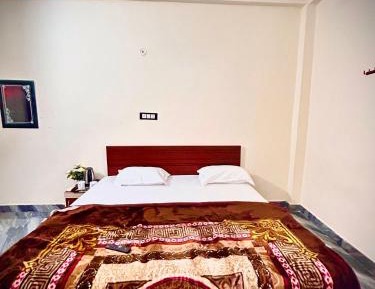 Deluxe Double Room (2 Adults + 1 Child)