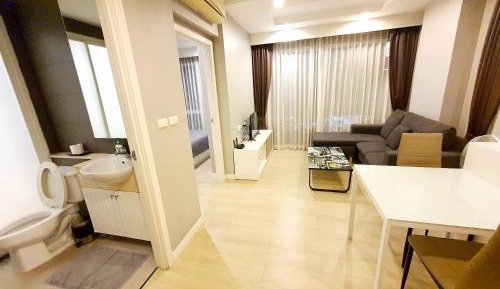 One-Bedroom Apartment with Balcony