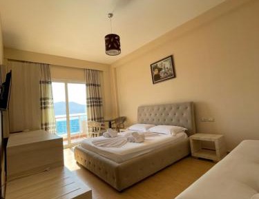 Family Suite with Balcony and Sea View (5 adults)