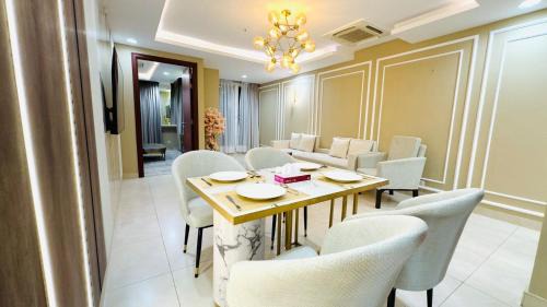 Deluxe One-Bedroom Apartment with City View