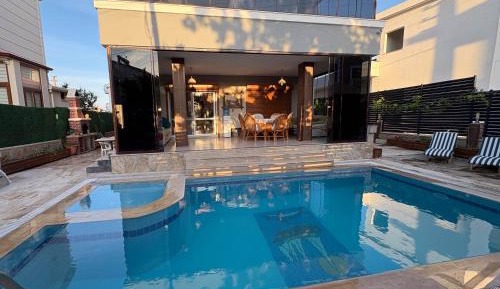 Villa with Garden View