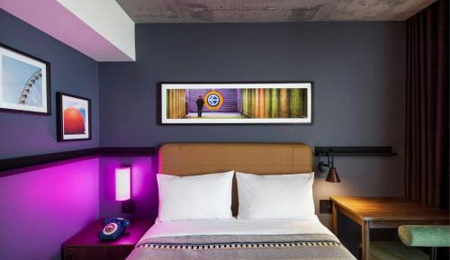Standard Queen Room with City View