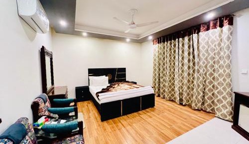 Deluxe Double Room (2 Adults + 1 Child)