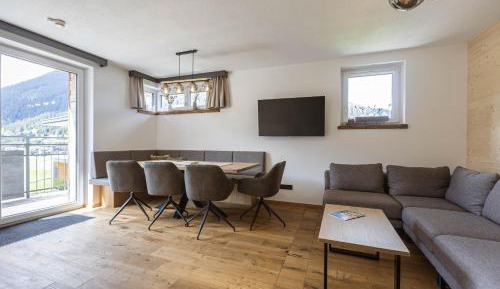 Three-Bedroom Apartment with Mountain View