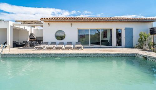 Villa with Garden View