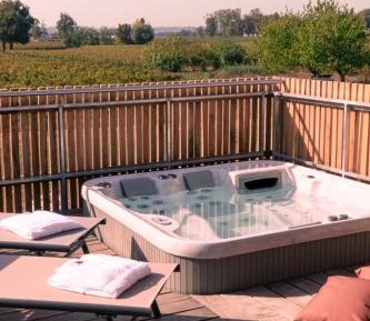 Studio with Spa Bath