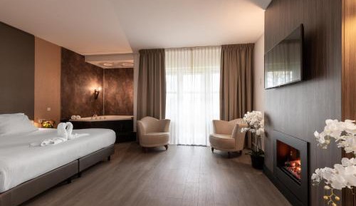 Honeymoon Suite
