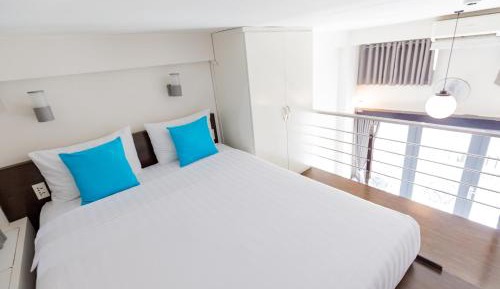 Apartment - Split Level Loft with Balcony