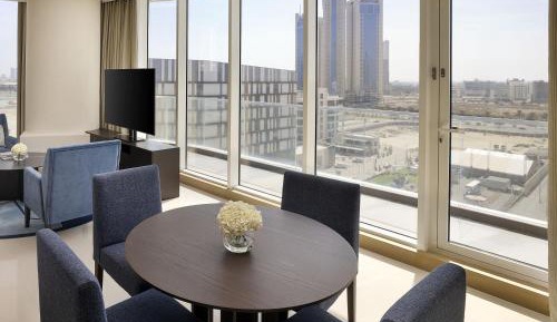 Corner One-Bedroom Suite with Balcony - City View