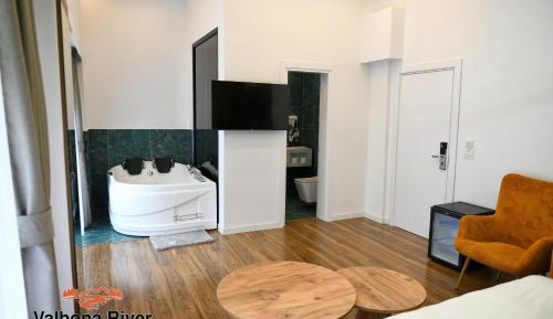 Suite with Hot Tub