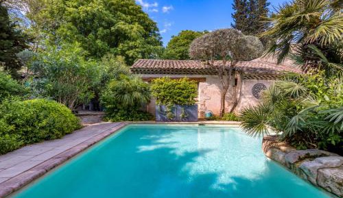 Villa with Garden View