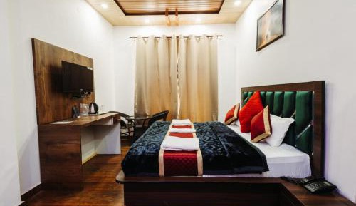 Deluxe Double Room (2 Adults + 1 Child)