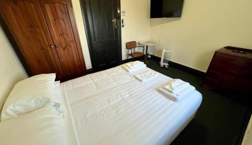 Queen Room with Shared Bathroom