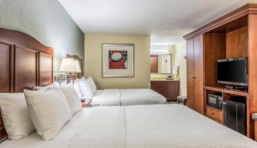 Queen Room with Two Queen Beds - Non-Smoking