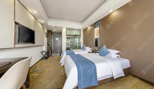 Double Room with Two Double Beds and Mountain View - Smoking
