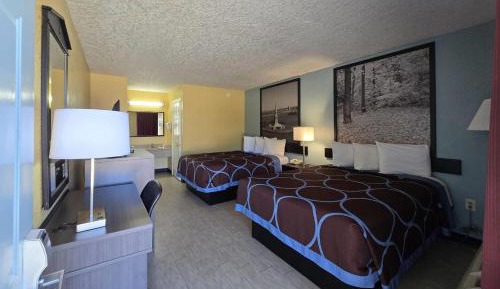 Queen Room with Two Queen Beds - Non-Smoking
