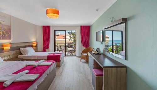 Standard Triple Room with Sea View