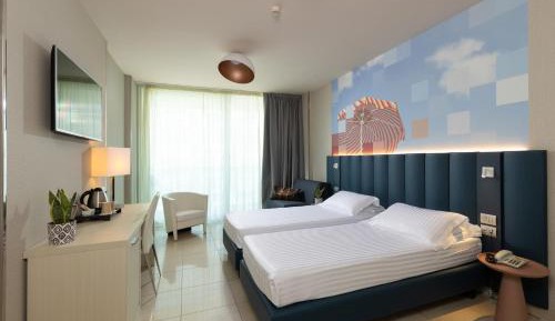 Superior Twin Room with Balcony and Side Sea View