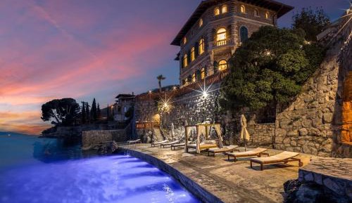 Villa - Beach Front
