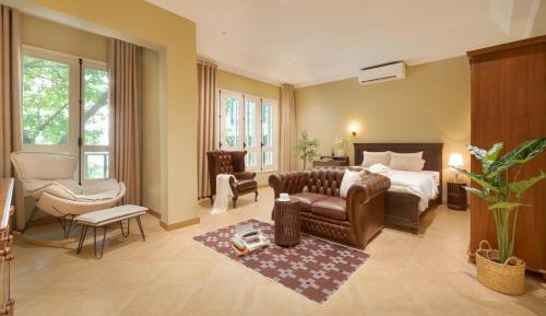 Suite with Pool View