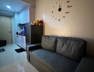One-Bedroom Apartment with Pool View