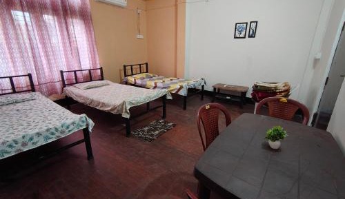 Basic Triple Room with Shared Bathroom