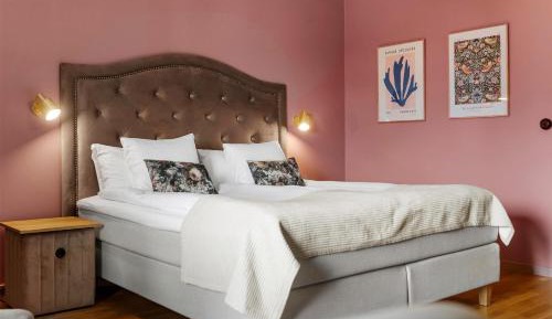Standard Queen Room - Non-Smoking