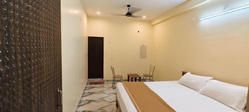 Deluxe Double Room (2 Adults + 1 Child)