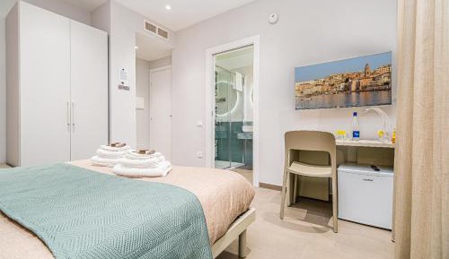 Deluxe Double Room (2 Adults + 1 Child)