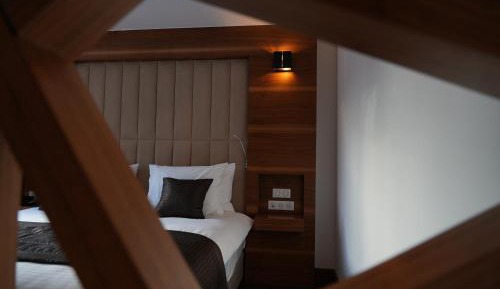 Suite with Pool View