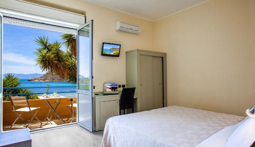Deluxe Double or Twin Room with Sea View