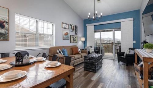 Two-Bedroom Deluxe Apartment with Balcony