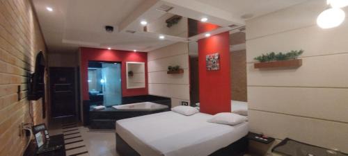 Queen Suite with Spa Bath