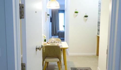 One-Bedroom Loft Apartment with One Queen Bed