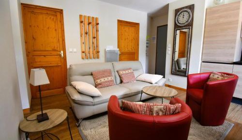 Three-Bedroom Apartment with Mountain View