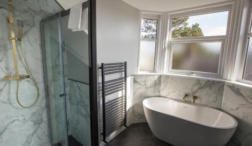 Twin Room with Private Bathroom