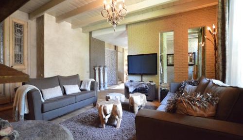 Seven-Bedroom Holiday Home