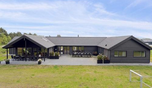 Ten-Bedroom Holiday Home