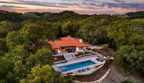 Six-Bedroom Villa 