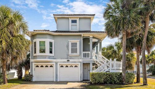 Four-Bedroom Holiday Home