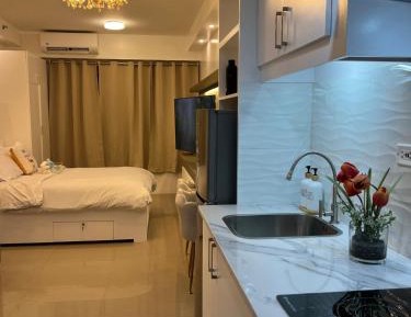 One-Bedroom Apartment with Pool View
