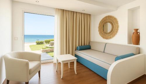 Junior Suite Beach Front with own Garden