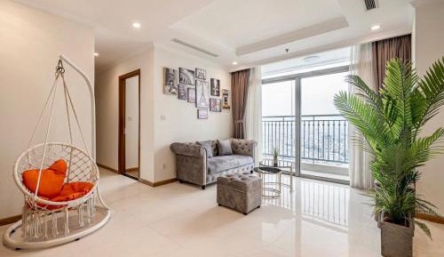 Three-Bedroom Apartment with Balcony