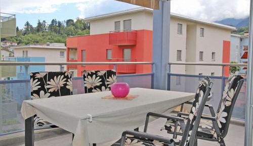 Apartment with Mountain View