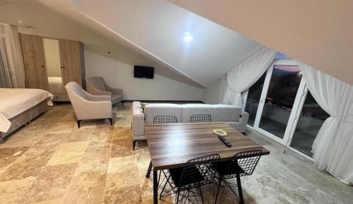Suite with Garden View