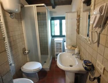 Deluxe Room (2 Adults + 1 Child)