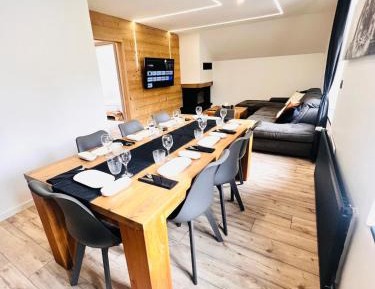 Three-Bedroom Apartment with Mountain View